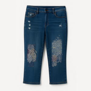 C. EST 1946 EDT 946 cropped NWT distressed Blue Jeans.Size 16.